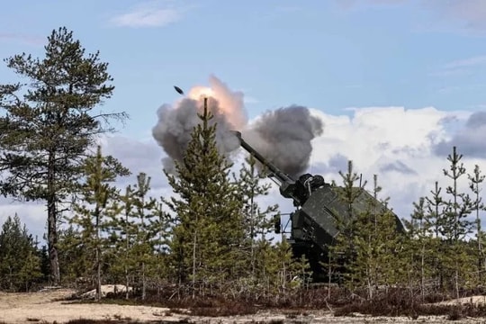 NATO phô diễn sức mạnh gần biên giới Nga