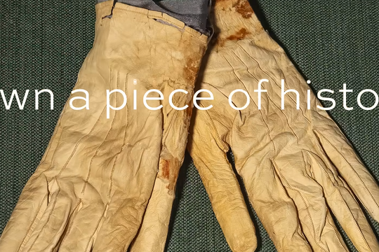 Găng tay dính máu đêm ông Lincoln bị ám sát được bán giá 1,5 triệu USD