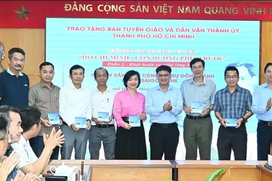 TPHCM tiếp nhận bản ghi phần 2 bộ phim tài liệu “Hồ Chí Minh - Con đường phía trước”
