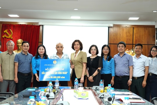 Báo Xây dựng trao hỗ trợ sửa chữa "Mái ấm công đoàn" cho cán bộ có hoàn cảnh khó khăn