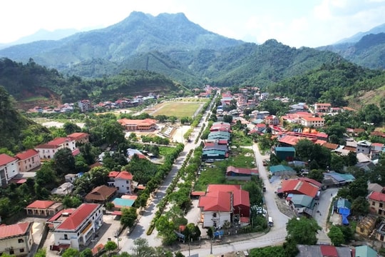 Pác Nặm (Bắc Kạn): Huyện ủy chỉ đạo không tổ chức đi tham quan dưới mọi hình, ủy ban lập danh sách đoàn du lịch tới Khánh Hòa