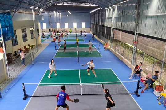 Gia Lâm (Hà Nội): Dấu hiệu xây dựng và kinh doanh sân Pickleball “núp bóng” trên đất nhà văn hóa tại xã Kiêu Kỵ?