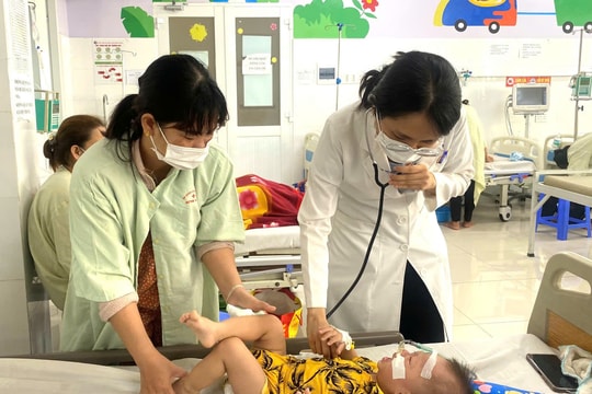 Bệnh tay chân miệng tăng vọt tại TP.HCM