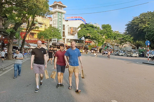 Hà Nội đón gần 13 triệu lượt khách du lịch trong 5 tháng đầu năm 2025