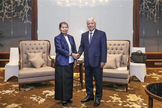 Chủ tịch Ủy ban Trung ương MTTQ Việt Nam Đỗ Văn Chiến tiếp Đoàn đại biểu cấp cao Đảng Nhân dân Campuchia
