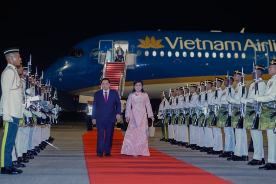 Thủ tướng Phạm Minh Chính tới Kuala Lumpur, bắt đầu thăm Malaysia và dự Hội nghị Cấp cao ASEAN lần thứ 46