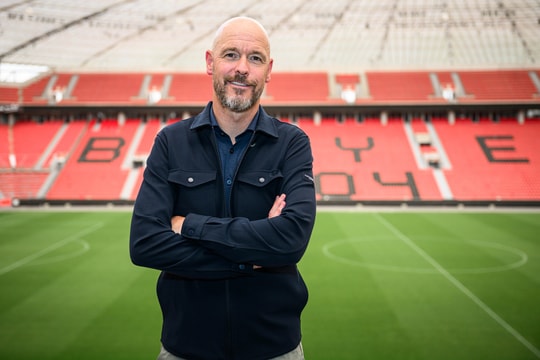Erik ten Hag chính thức ngồi ‘ghế nóng’ câu lạc bộ Bayer Leverkusen
