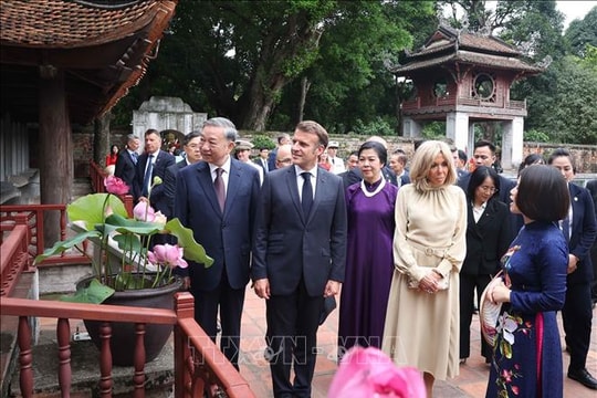 Tổng Bí thư Tô Lâm và Tổng thống Pháp thăm Văn Miếu - Quốc Tử Giám