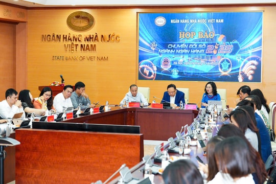 Công bố sự kiện ‘Chuyển đổi số ngành ngân hàng năm 2025’