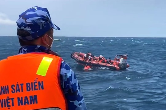 11 thuyền viên của tàu chở than Công Thành 07 thoát chết trong đêm bão biển