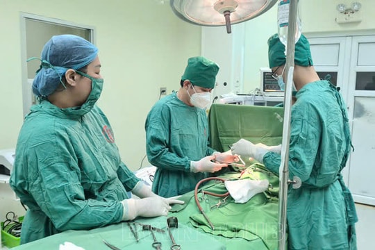 Cứu sống người phụ nữ xuất huyết tiêu hóa nguy kịch