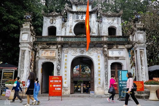 Hà Nội mở tour đêm ‘Tiếng chuông Trấn Vũ’