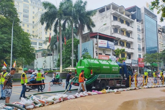Hà Nội: Bùn bất ngờ phun lên mặt đất khi khoan hầm tuyến metro Nhổn - Ga Hà Nội