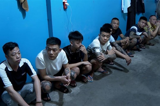 Phá đường dây mua bán người, ép làm tiếp viên tại các quán karaoke