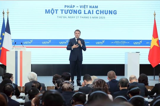 Tổng thống Pháp nói chuyện với trí thức trẻ Việt Nam, khởi công nhà máy vaccine lớn nhất cả nước