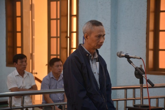 Cán bộ thuế đe dọa, ép buộc doanh nghiệp đưa 97 triệu đồng