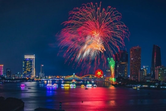 Dàn nghệ sĩ hàng đầu Việt Nam trình diễn tại Lễ hội pháo hoa quốc tế Đà Nẵng