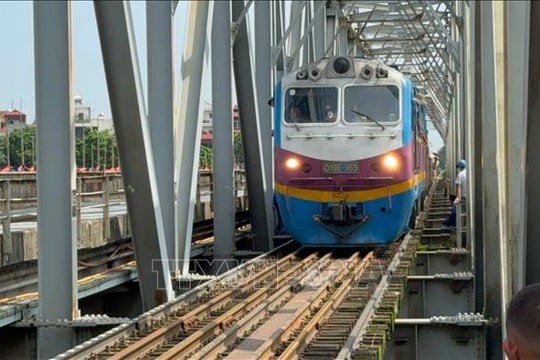 Khẩn trương hoàn thiện tiêu chuẩn, chuẩn bị đầu tư tuyến đường sắt Lào Cai - Hà Nội - Hải Phòng