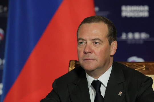Ông Dmitry Medvedev đáp trả mạnh mẽ Tổng thống Mỹ