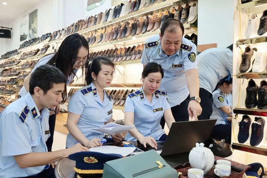 Thanh Hoá: Thu giữ hàng trăm mặt hàng thời trang mang các nhãn hiệu nổi tiếng như Gucci, Dior,...