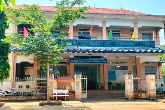 Truy tố 2 chuyên viên phòng Nông nghiệp và Môi trường về tội Nhận hối lộ