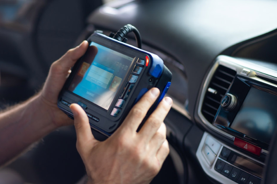 Cách xóa sạch dữ liệu cá nhân khỏi xe trước khi bán