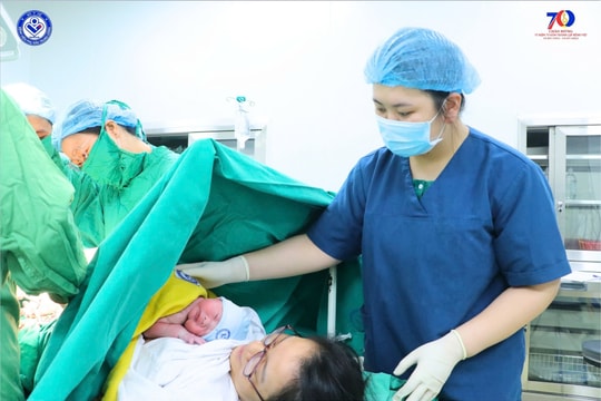 Cảnh sát giao thông mở lối, đưa sản phụ vượt cạn thành công