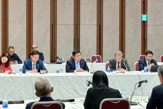 Các yếu tố khiến Việt Nam nổi lên như một 'điểm đến an toàn' và hấp dẫn