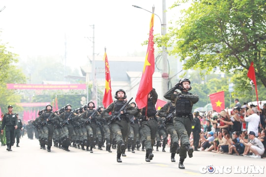 Hà Nội: Lắp đặt hàng loạt màn hình LED dọc tuyến diễu binh phục vụ Lễ Quốc khánh 2/9