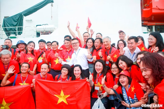 Hành trình đặc biệt đưa 100 nhà báo đến với quần đảo Trường Sa