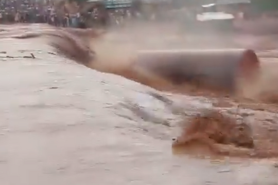 Video lũ lụt kinh hoàng khiến hơn 110 người thiệt mạng ở Nigeria