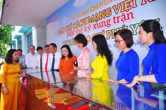 Trưng bày chuyên đề 'Báo chí cách mạng Việt Nam - Một thế kỷ xung trận và Tự hào báo chí Phú Yên'