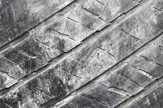 ‏Vì sao linh kiện ô tô mới có lớp bụi trắng bí ẩn?‏