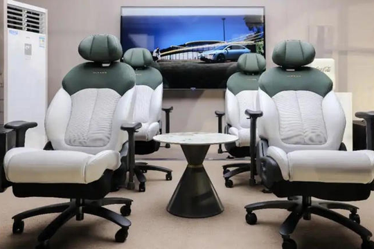 ‏Ghế xe Nissan “hóa thân” thành nội thất văn phòng siêu êm‏