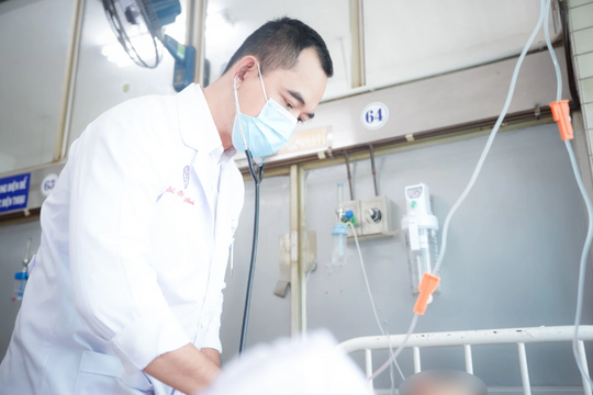 Nữ bệnh nhân nguy kịch vì tường đổ được cứu sống