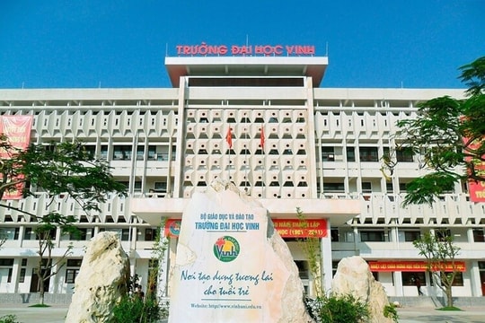 Trường Đại học Vinh lập hội đồng kỷ luật vụ cán bộ bị tố gạ gẫm nữ sinh