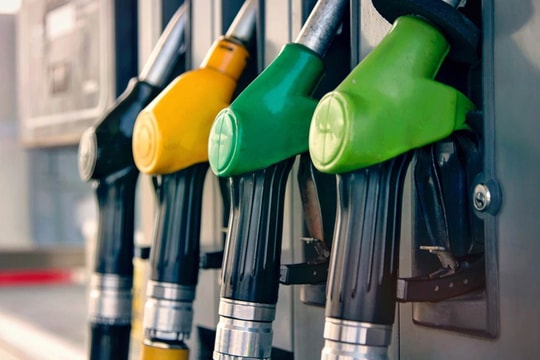 Giá xăng dầu hôm nay 5/6/2025: Giá dầu thế giới ổn định khi OPEC+ tăng sản lượng trong khi cháy rừng làm giảm nguồn cung từ Canada