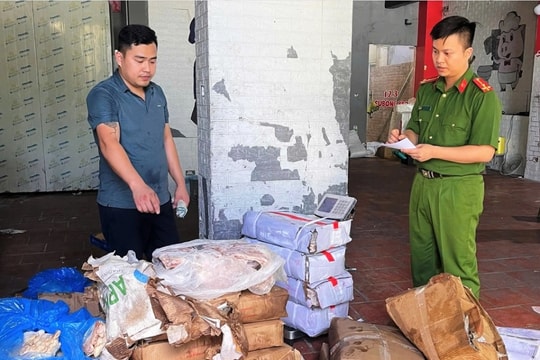 Ninh Bình: Từ kiểm tra xe tải, phát hiện kho hàng đông lạnh chứa 2,5 tấn các loại thịt trôi nổi