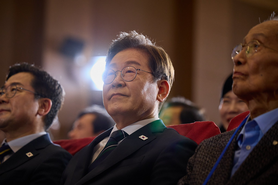 Tân Tổng thống Hàn Quốc: Từ cậu bé nghèo bỏ học... đến ông chủ Nhà Xanh