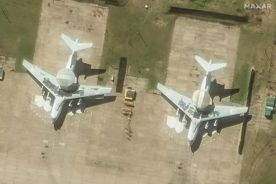 Ảnh vệ tinh cho thấy Ukraine phá hỏng máy bay cực hiếm của Nga