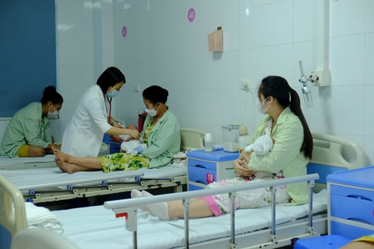 Bộ Y tế yêu cầu tăng cường sản xuất, nhập khẩu, tồn trữ thuốc phòng, chống COVID-19