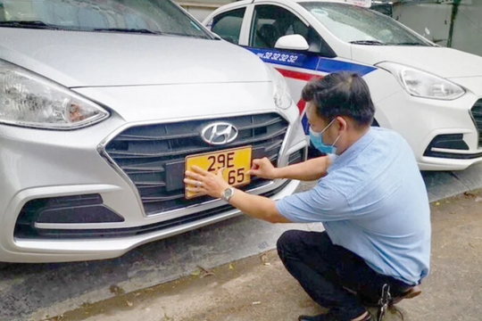 Hàng trăm nghìn xe vận tải khó đăng kiểm vì chưa đổi giấy đăng ký