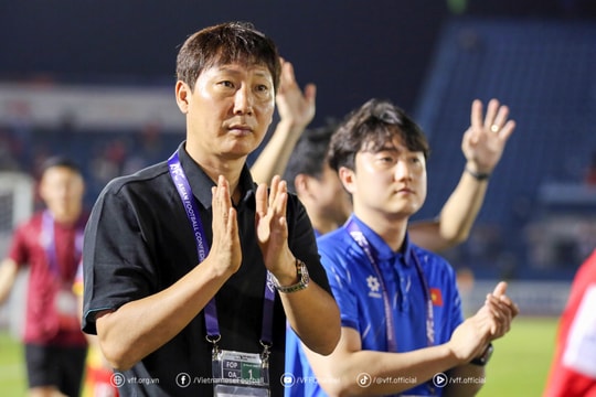 Điểm tin thể thao 7/7: HLV Kim Sang Sik rút gọn danh sách U23 Việt Nam, MU chấm tiền đạo 0 đồng