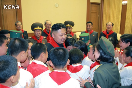 Triều Tiên tuyên dương ca sinh ba để thúc đẩy tỷ lệ sinh