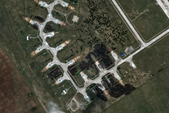 Ảnh vệ tinh trước - sau cho thấy rõ hậu quả từ cuộc tập kích UAV của Ukraine vào Nga