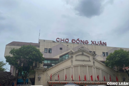 Ki-ốt tại chợ Đồng Xuân, nhiều mặt bằng trống khó tìm người thuê