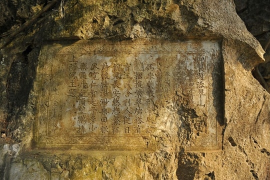 Văn khắc ma nhai núi Non Nước hướng tới Di sản tư liệu thế giới