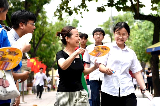 Đề thi Ngữ văn vào lớp 10 tại Hà Nội năm 2025 gần gũi, thiết thực