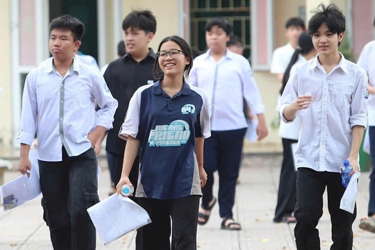 Hoàn thành môn Ngữ văn, thí sinh Hà Nội đánh giá đề thi gần gũi, vừa sức