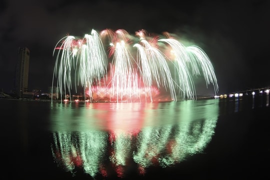 Mãn nhãn và bùng nổ cảm xúc tại đêm thi thứ hai Lễ hội pháo hoa quốc tế Đà Nẵng